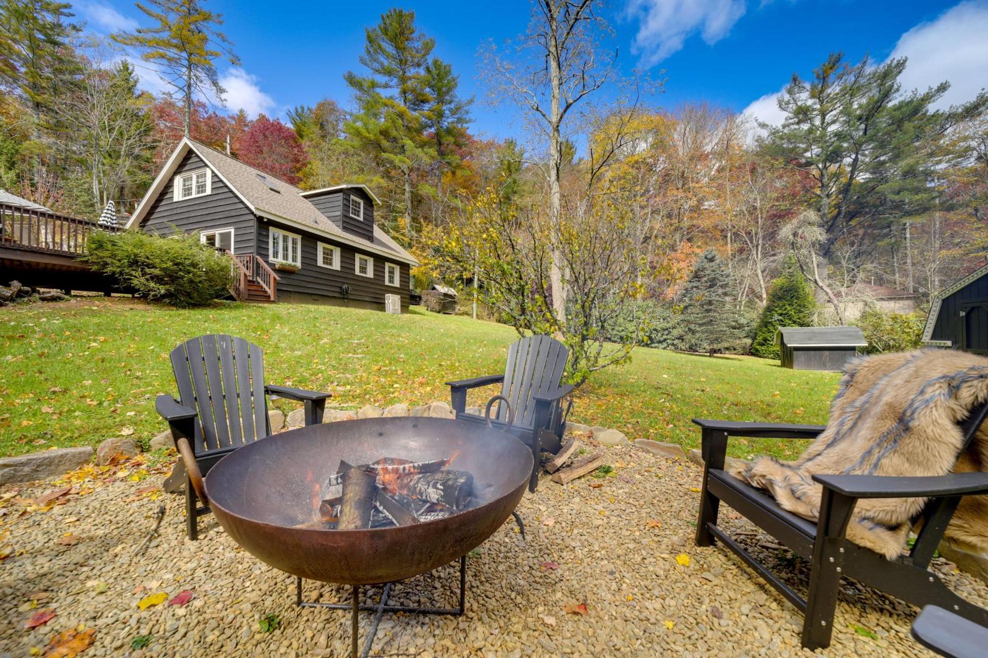 Enchanting Highlands Cottage With Pond And Falls! Bagian luar foto